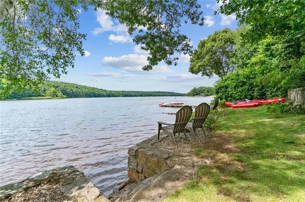 8 Woodsia Road Narragansett RI 02874