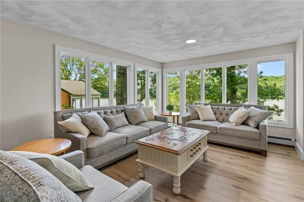 8 Woodsia Road Narragansett RI 02874