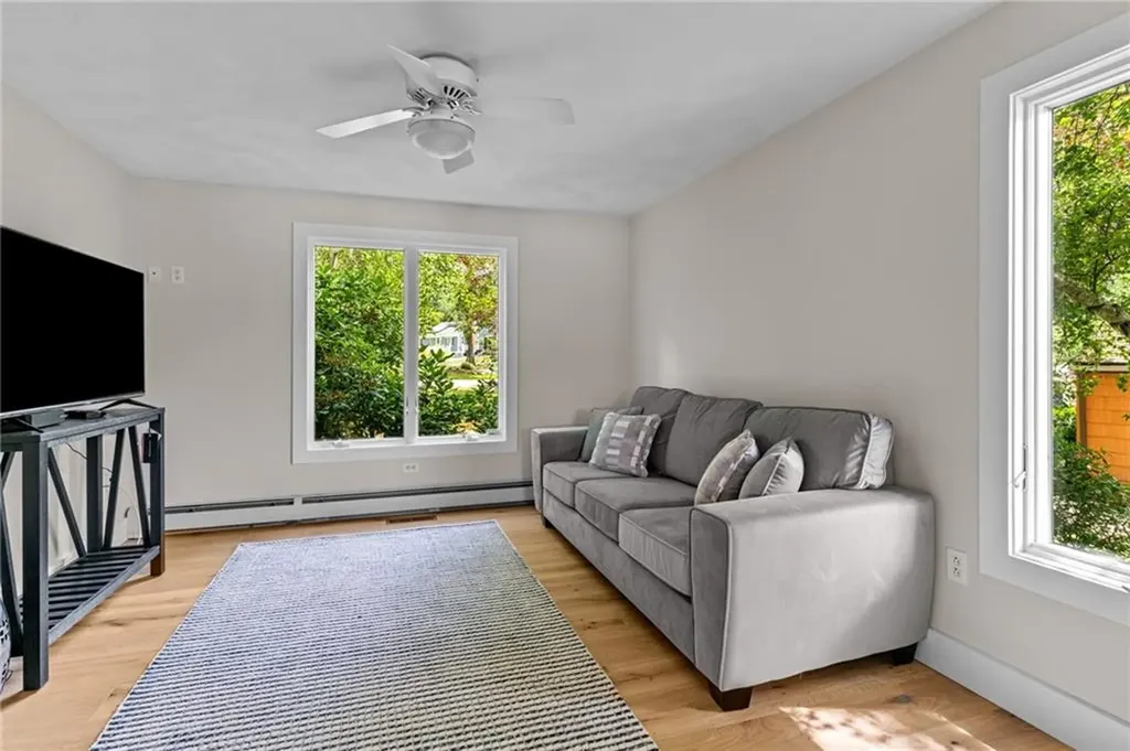 8 Woodsia Road Narragansett RI 02874
