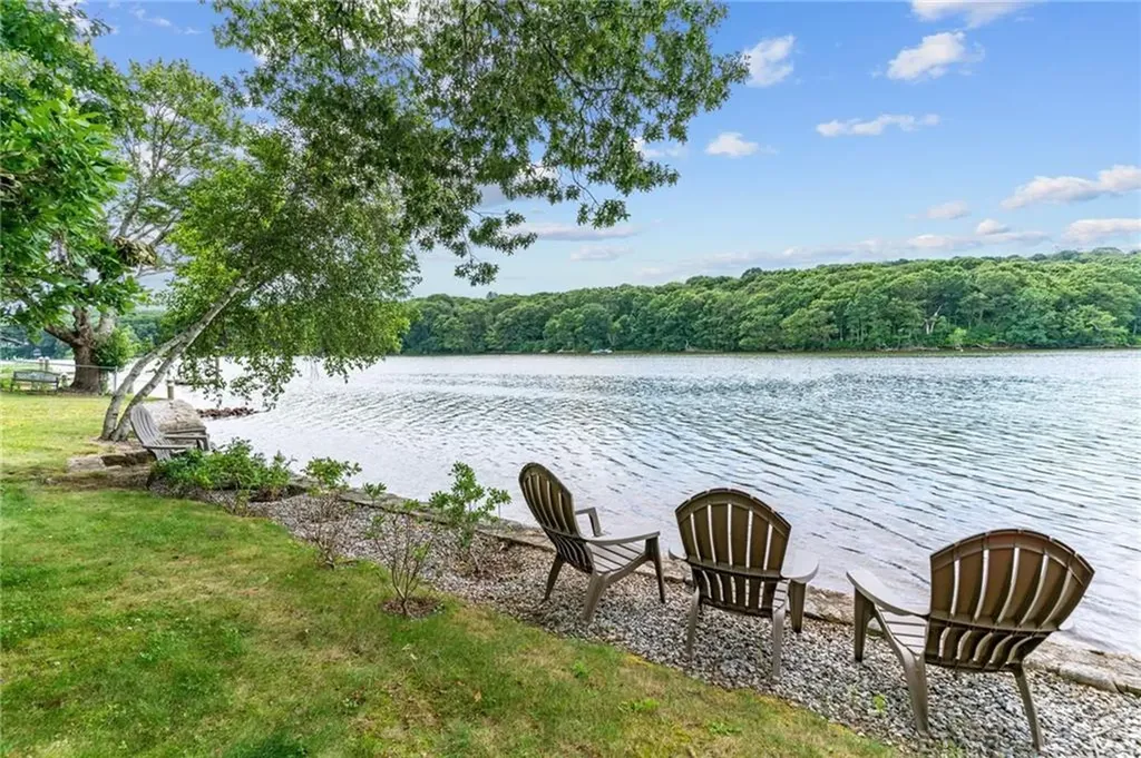 8 Woodsia Road Narragansett RI 02874