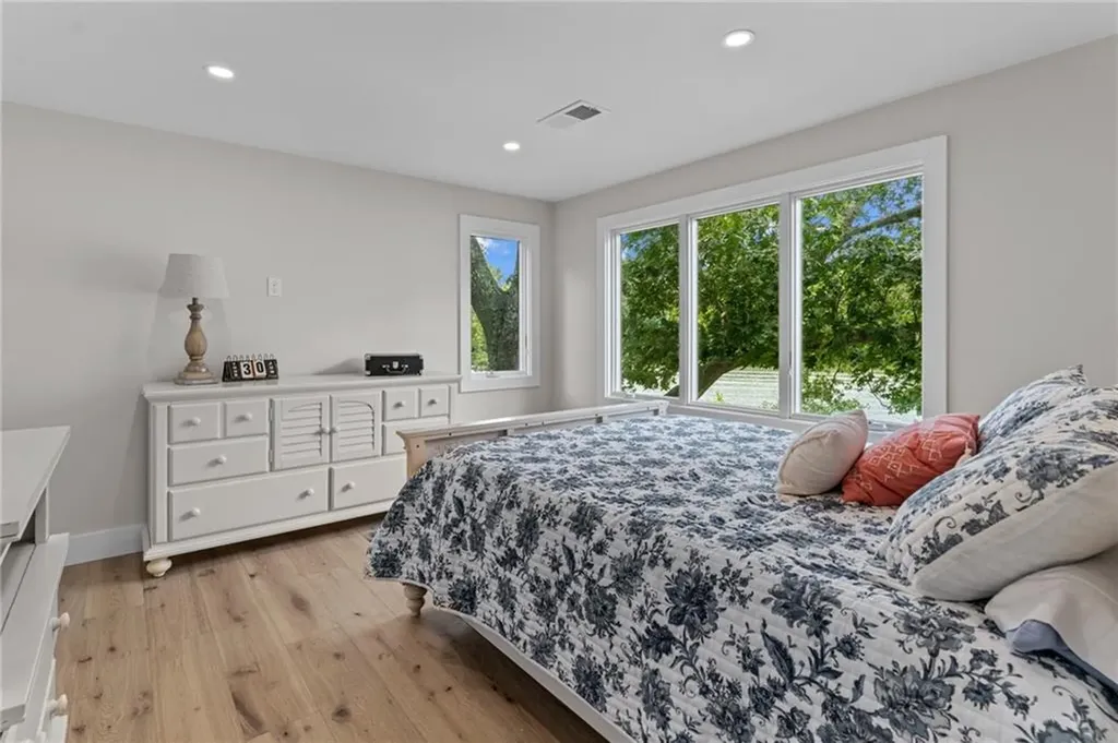 8 Woodsia Road Narragansett RI 02874