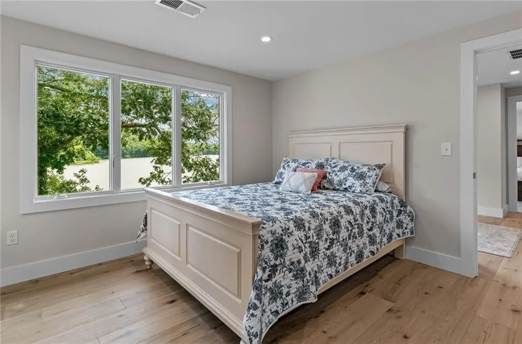 8 Woodsia Road Narragansett RI 02874