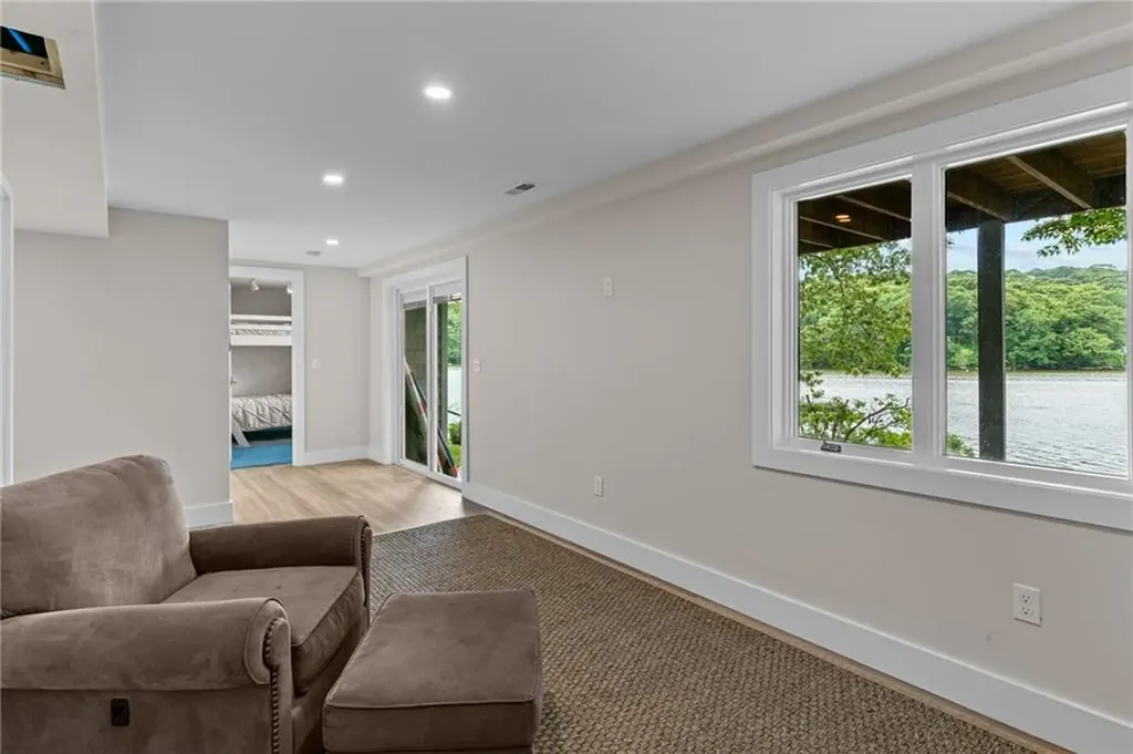8 Woodsia Road Narragansett RI 02874