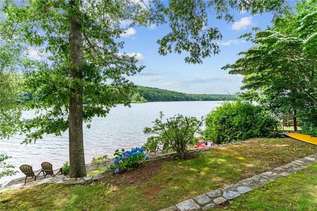 8 Woodsia Road Narragansett RI 02874