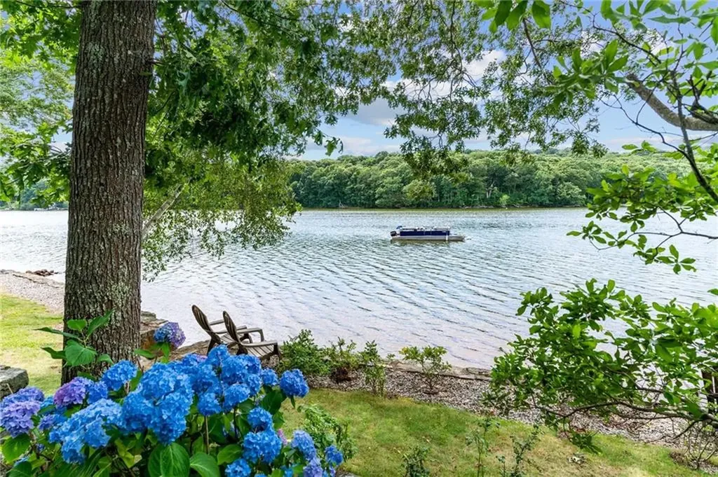 8 Woodsia Road Narragansett RI 02874