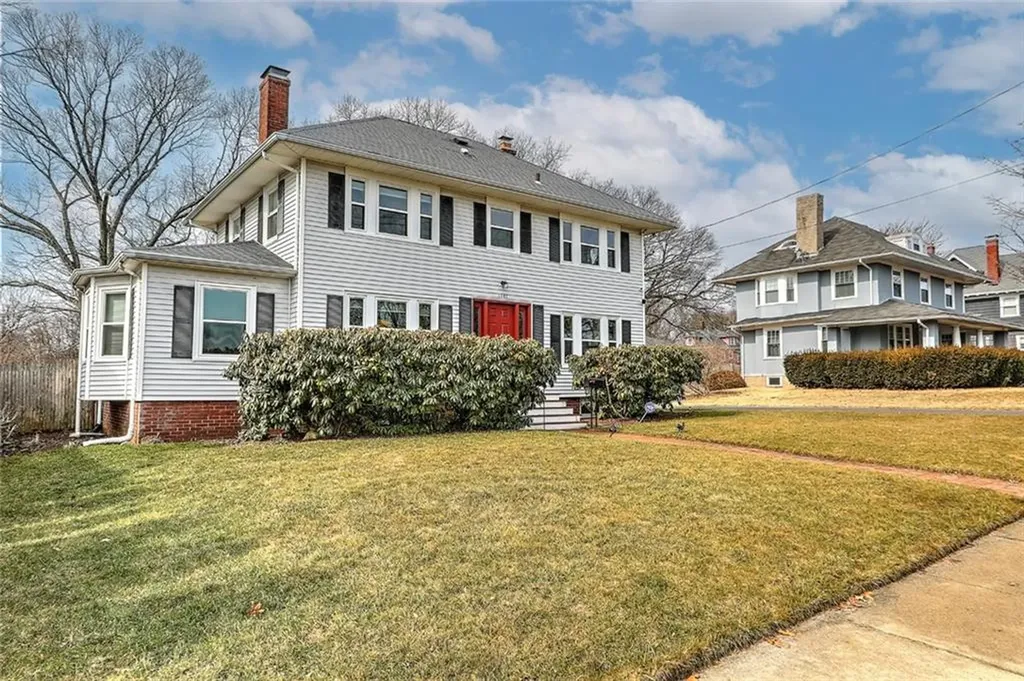 1147 Narragansett Boulevard Cranston RI 02905