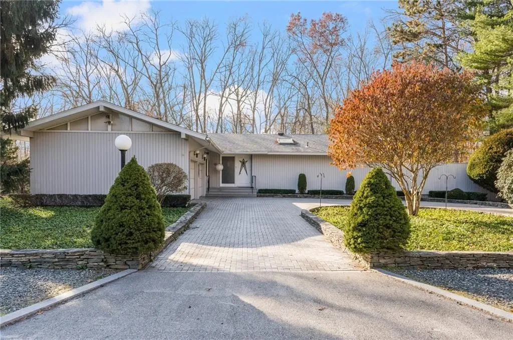 2 Lampercock Lane Lincoln RI 02865