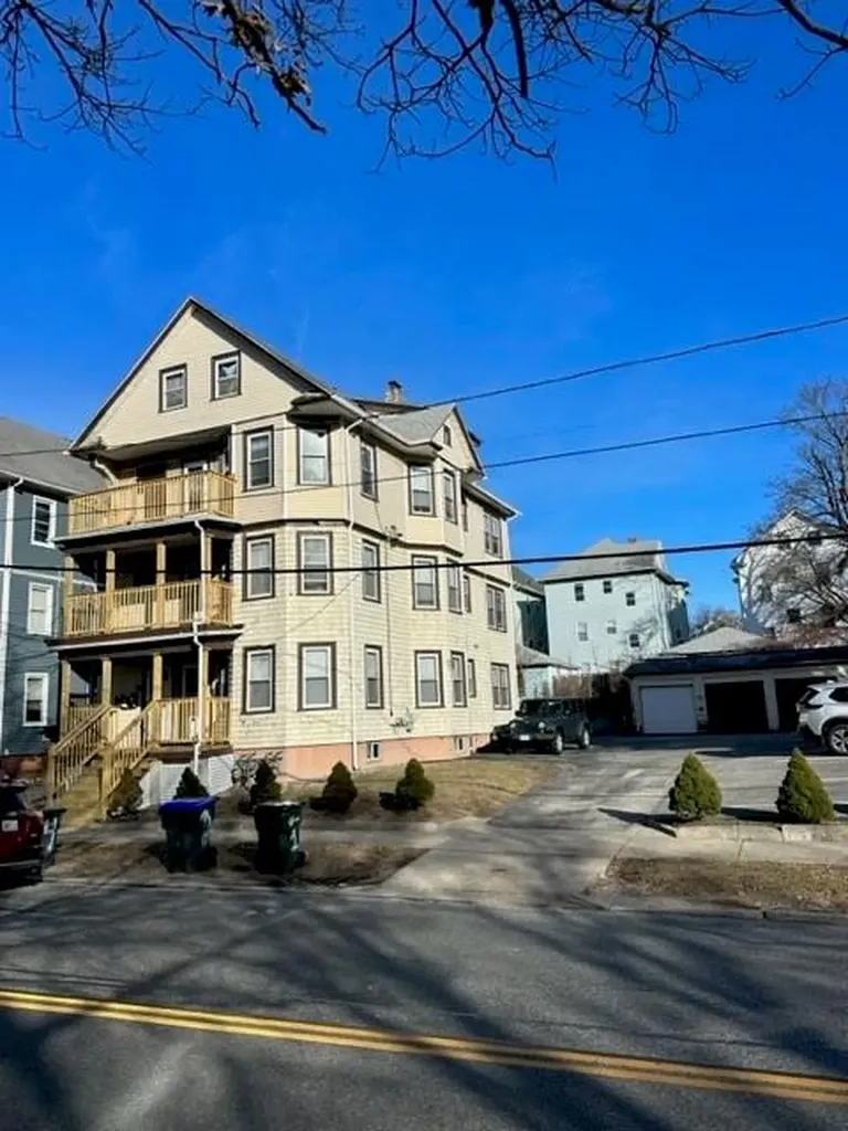89 91 Raymond Street Providence RI 02908