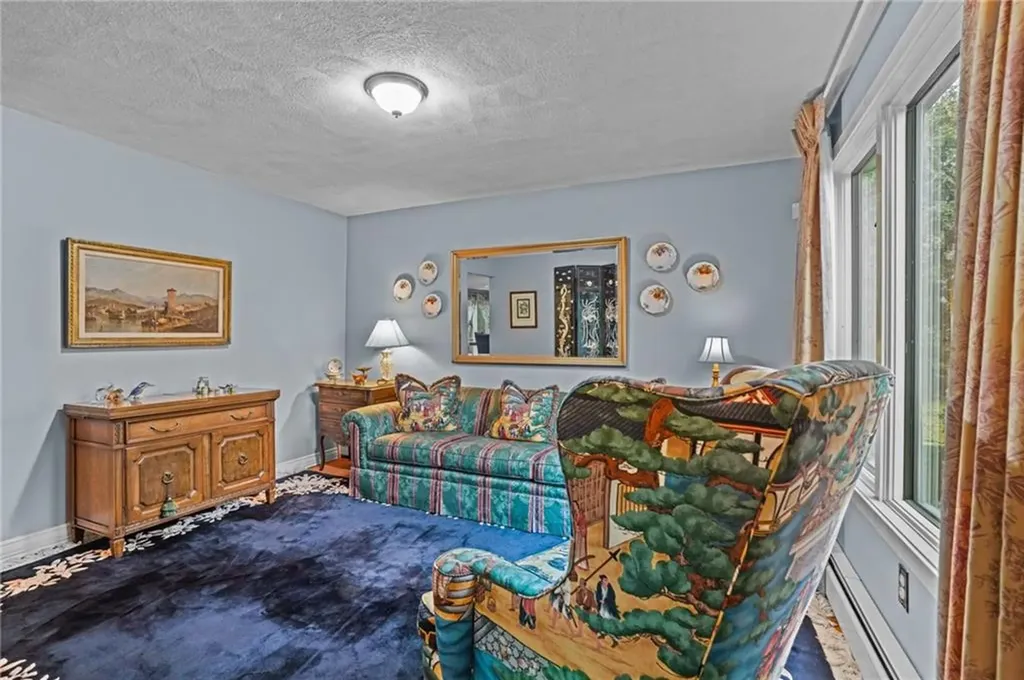 15 Jennifer Circle Cranston RI 02921