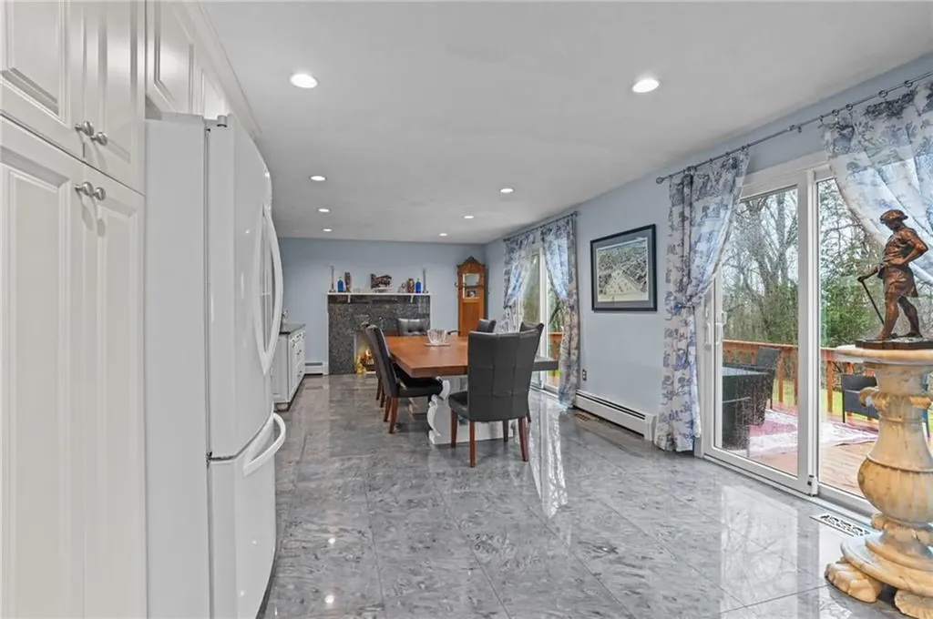 15 Jennifer Circle Cranston RI 02921