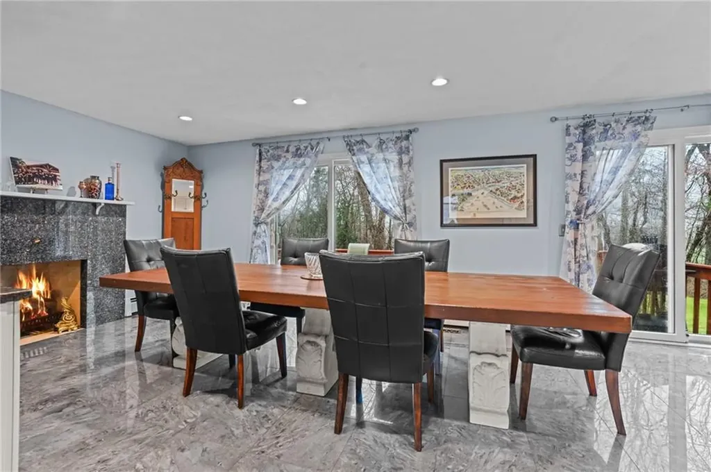 15 Jennifer Circle Cranston RI 02921