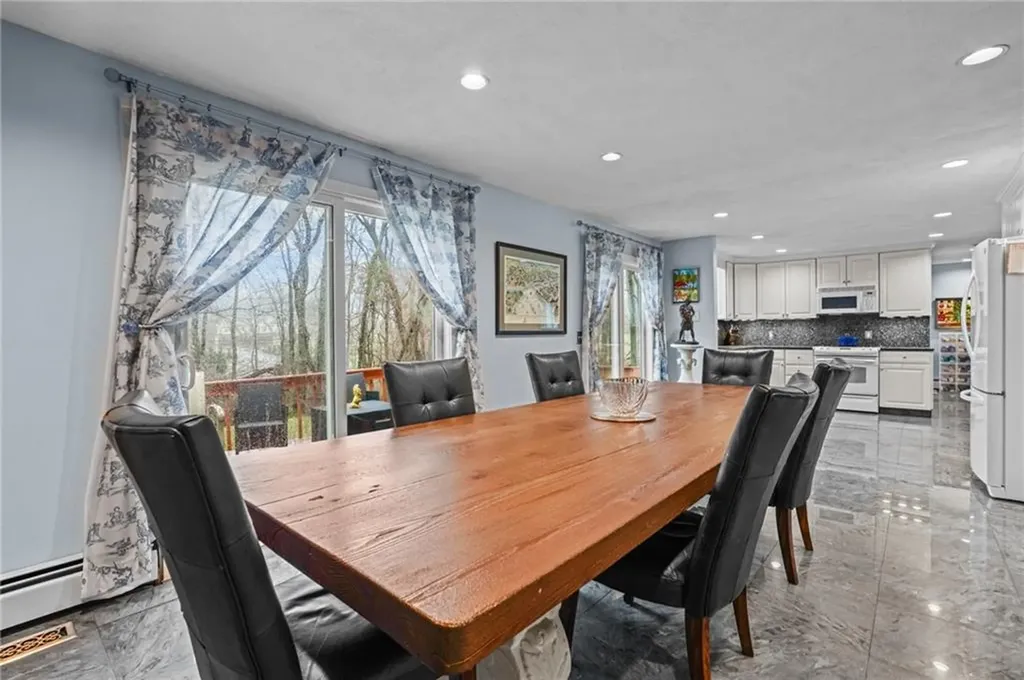 15 Jennifer Circle Cranston RI 02921