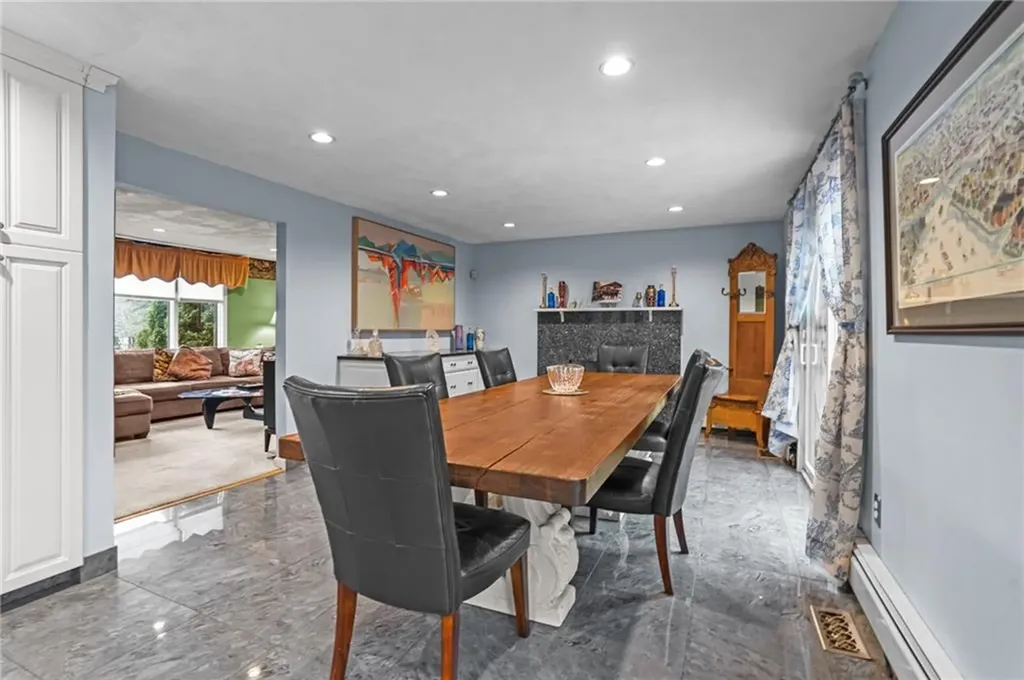 15 Jennifer Circle Cranston RI 02921