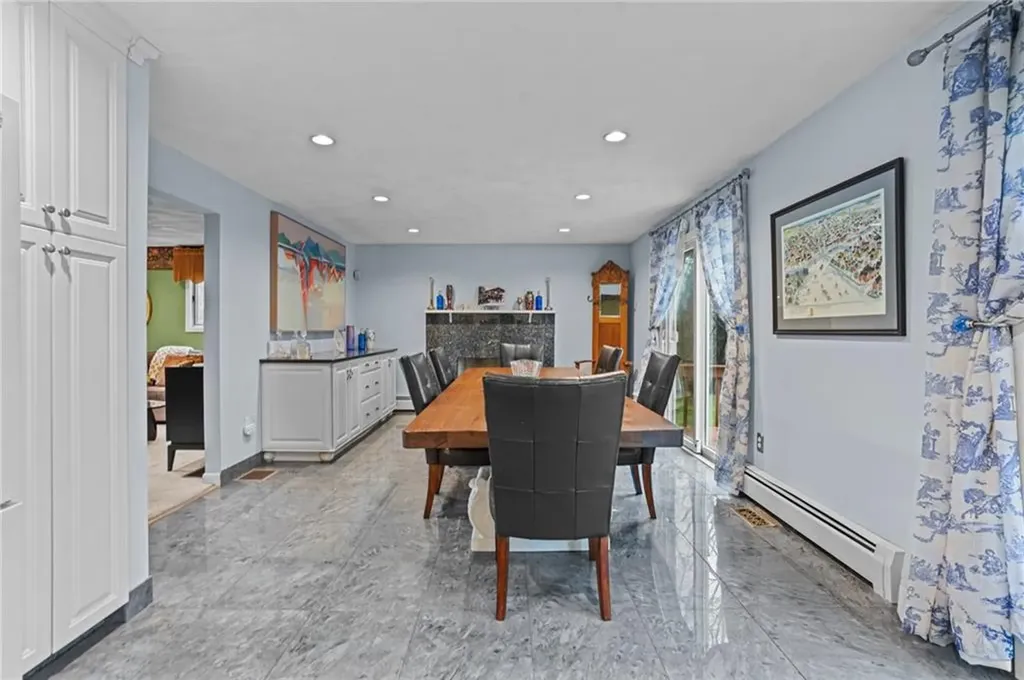 15 Jennifer Circle Cranston RI 02921