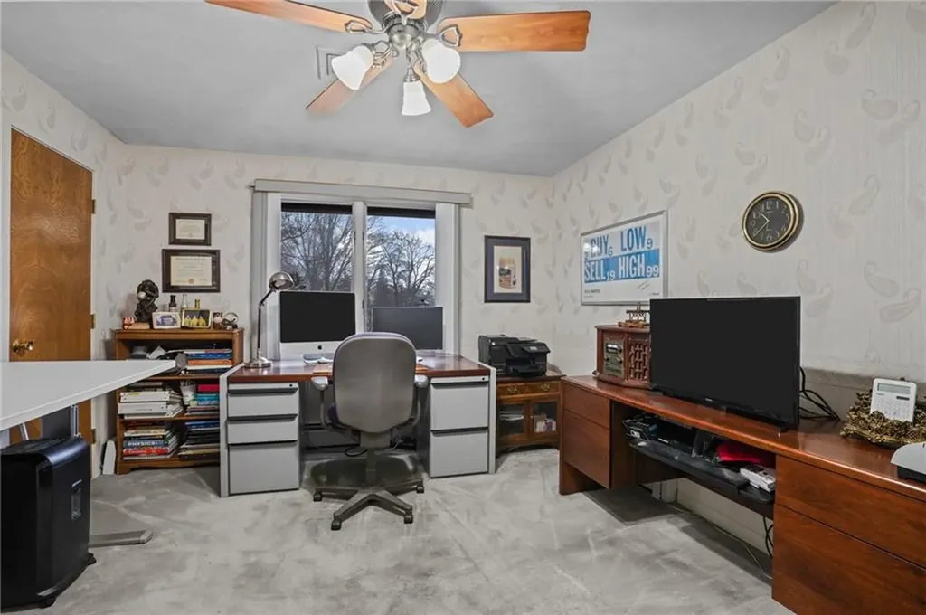 15 Jennifer Circle Cranston RI 02921