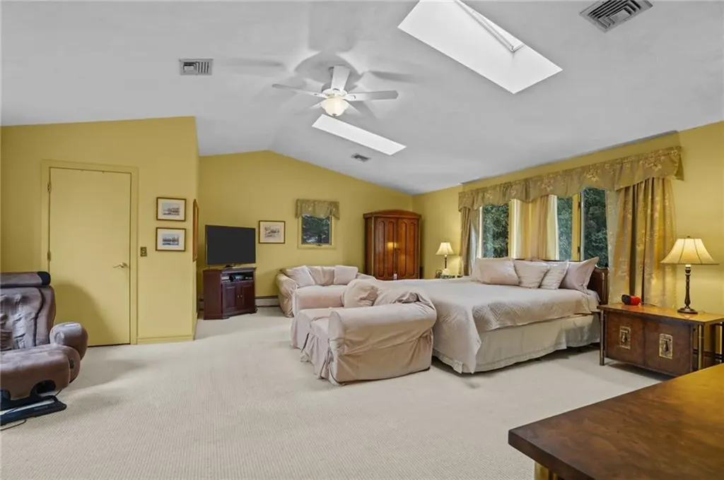 15 Jennifer Circle Cranston RI 02921