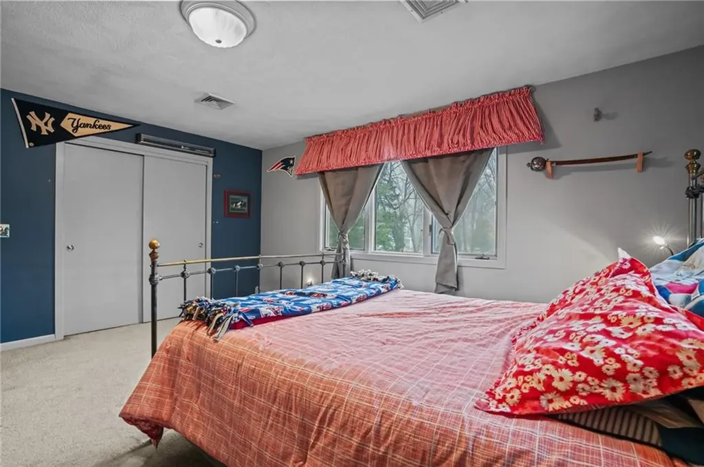 15 Jennifer Circle Cranston RI 02921