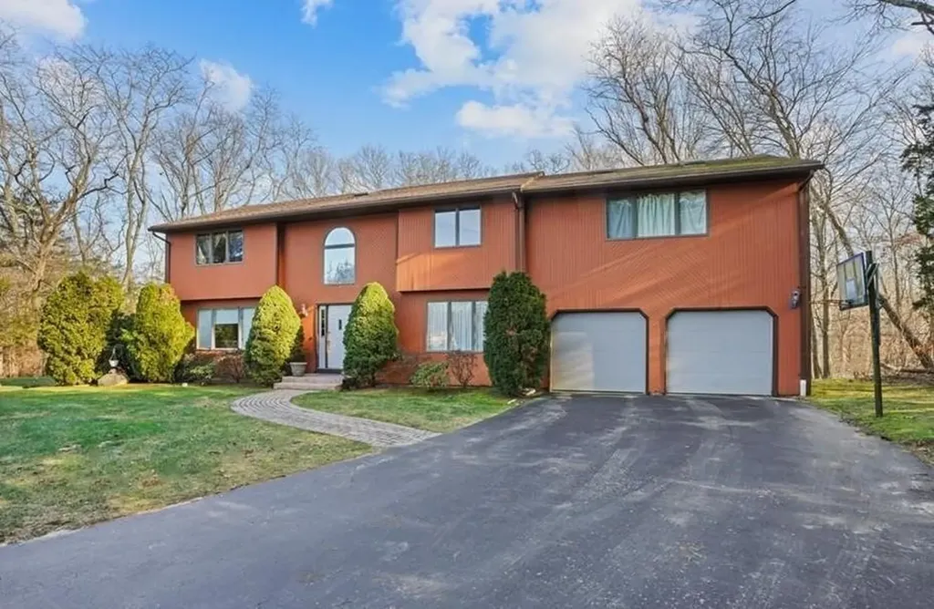 15 Jennifer Circle Cranston RI 02921