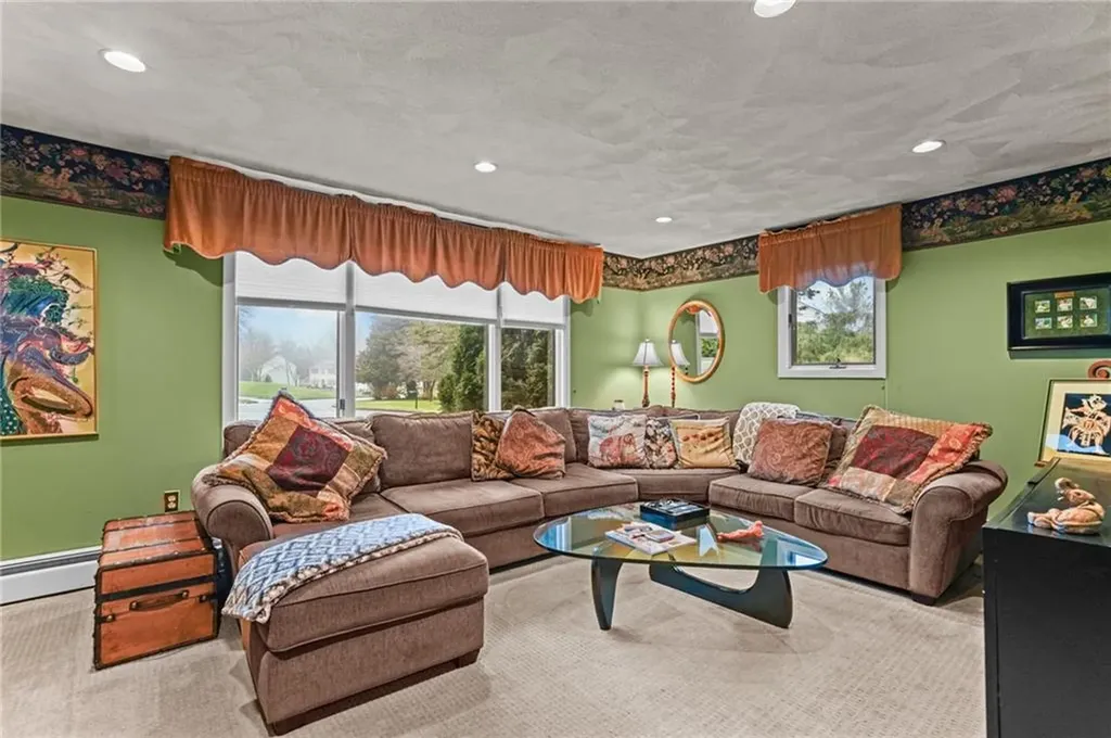 15 Jennifer Circle Cranston RI 02921