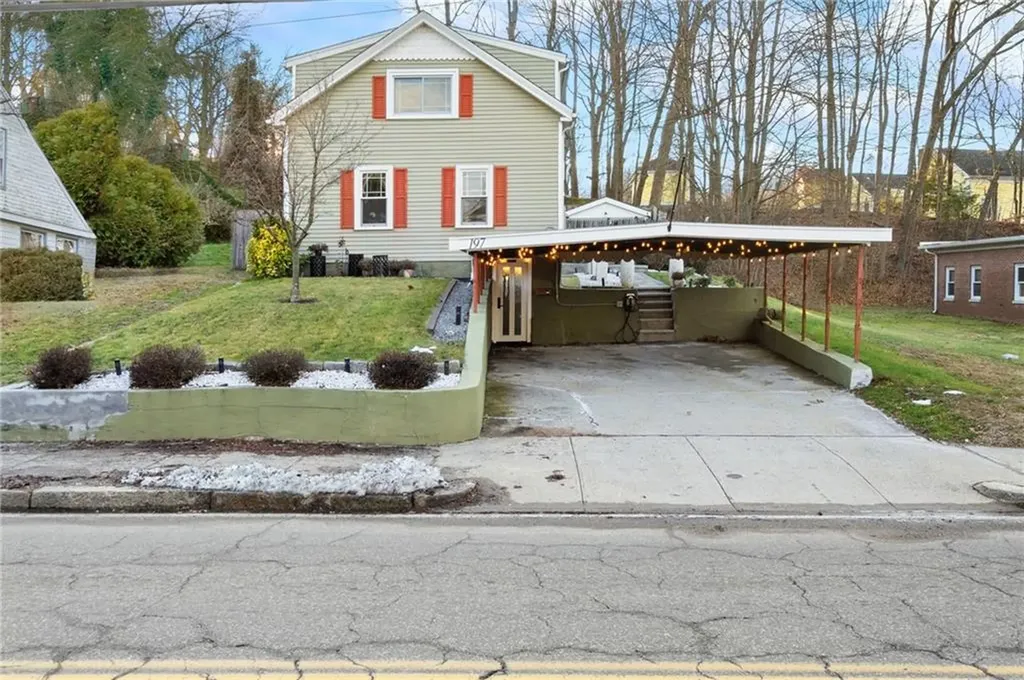197 Providence Street Woonsocket RI 02895