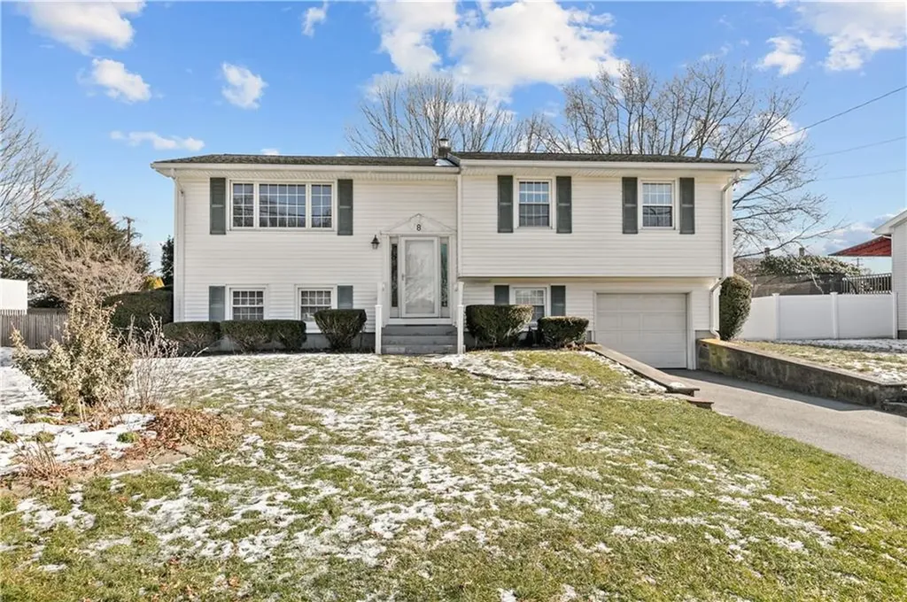 8 Pocono Road Middletown RI 02842