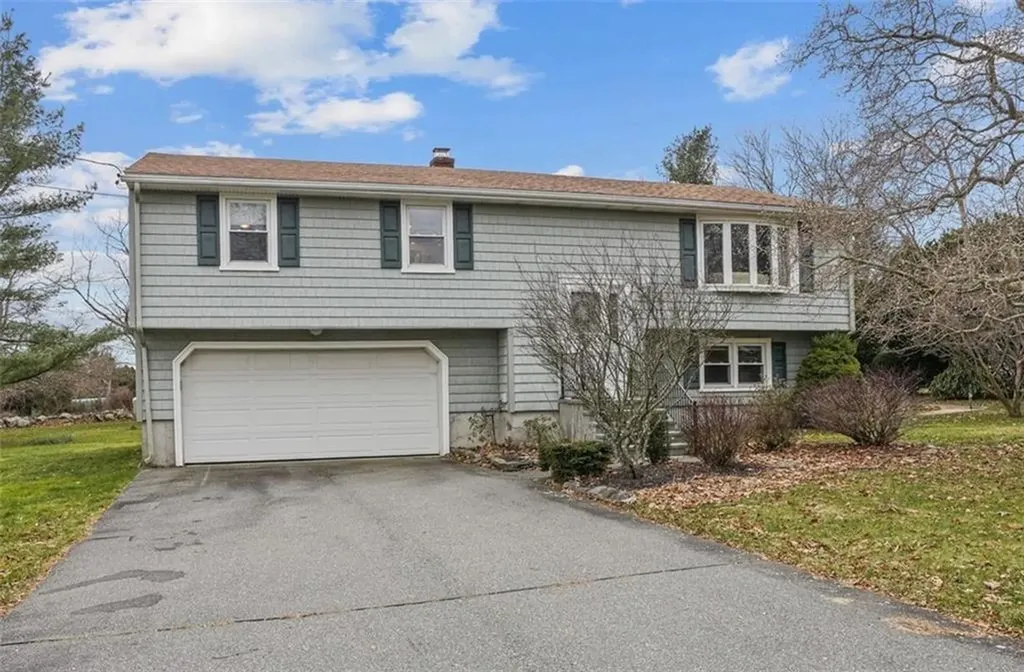 39 Cherokee Drive Portsmouth RI 02871