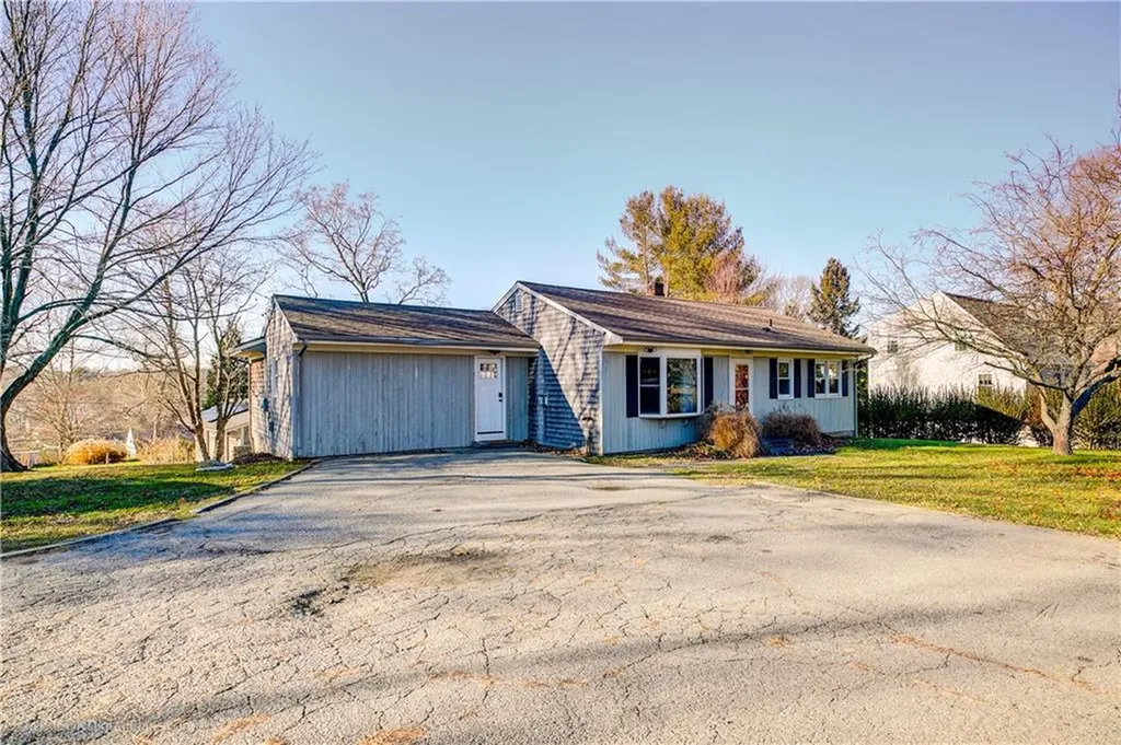 2685 Main Road Tiverton RI 02878