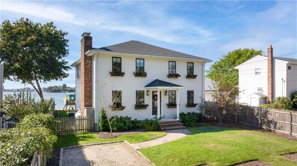 5 Seaconnet Avenue Portsmouth RI 02871
