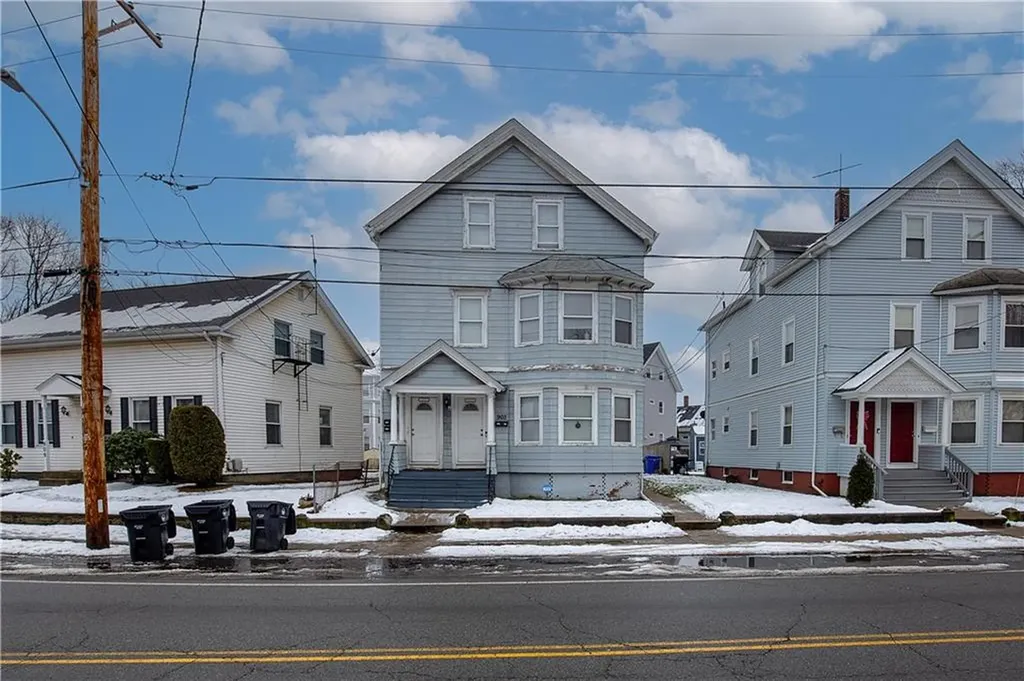 903 Roosevelt Avenue Pawtucket RI 02860