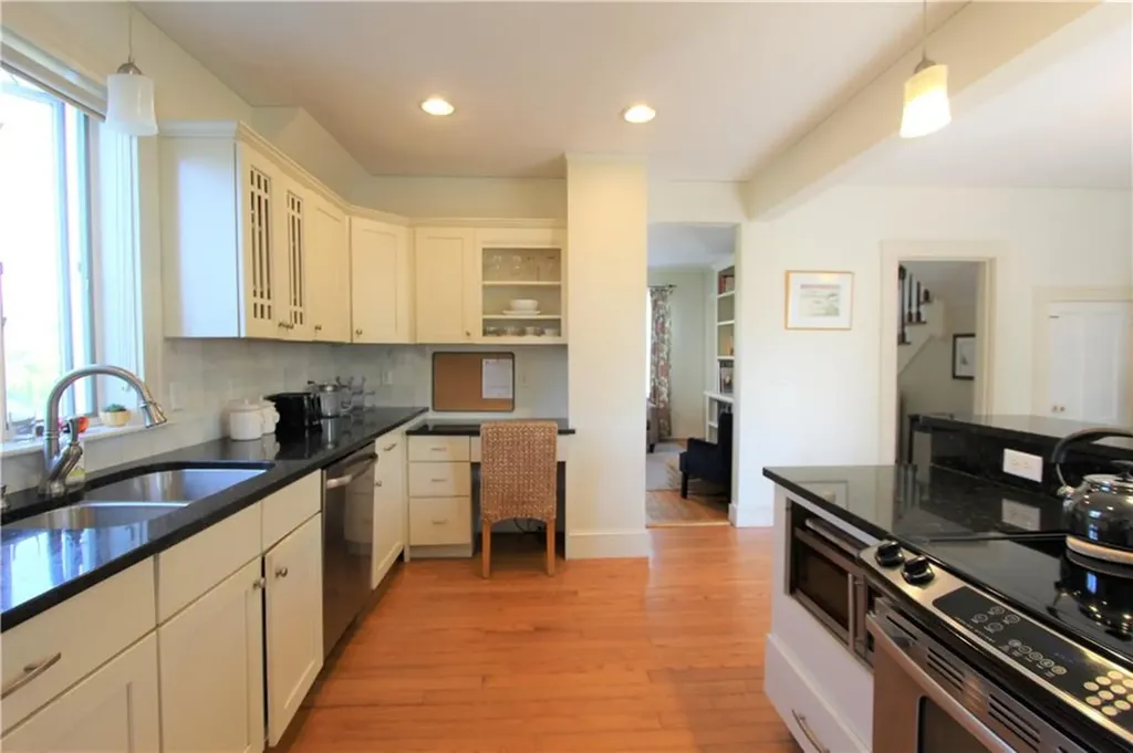 5 Friendship Place Newport RI 02840