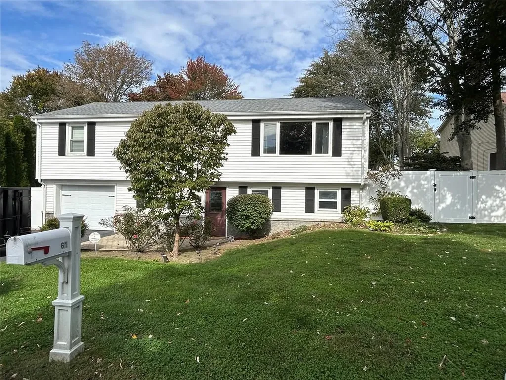 61 Beachmount Avenue Bristol RI 02809