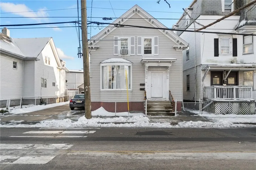 582 Plainfield Street Providence RI 02909
