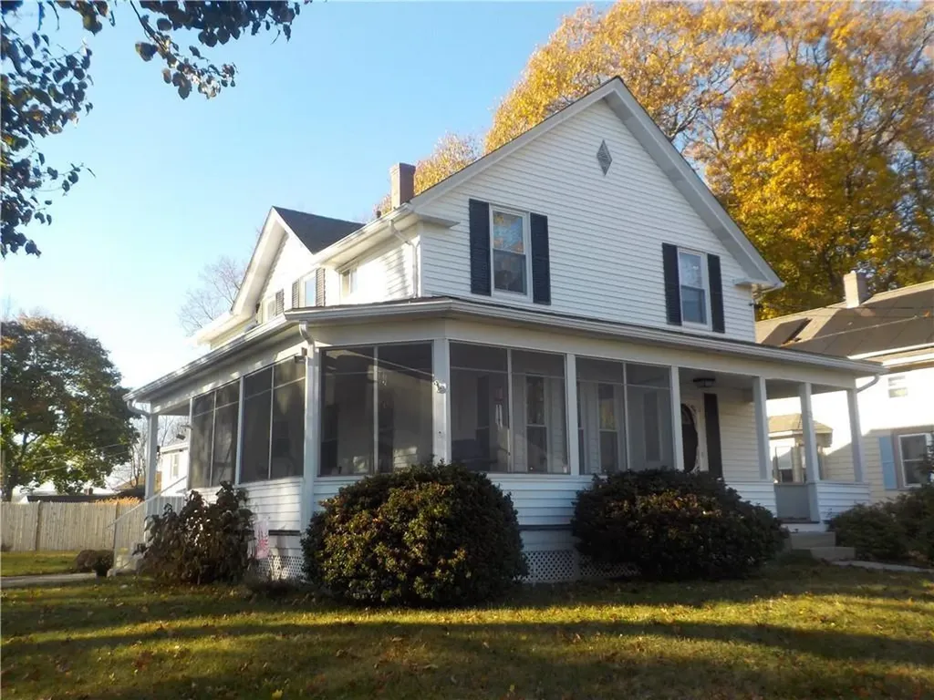 33 Middle Street Woonsocket RI 02895
