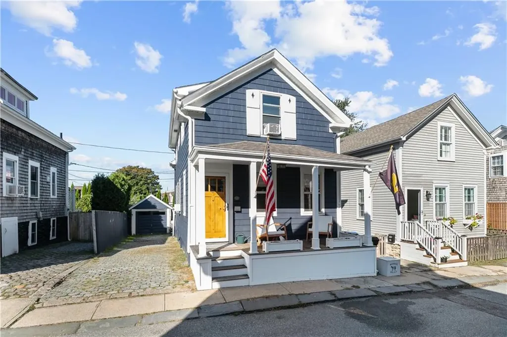 17 West Street Newport RI 02840