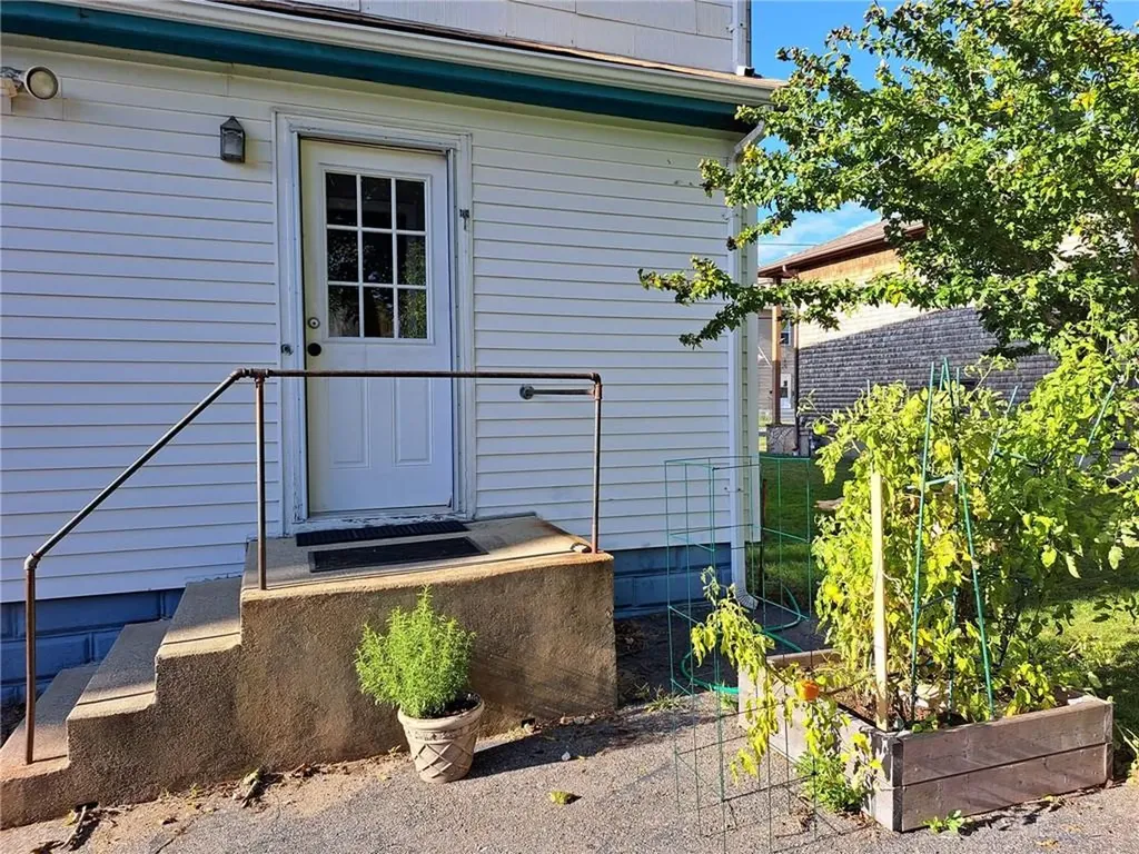 133 Suffolk Avenue Pawtucket RI 02861