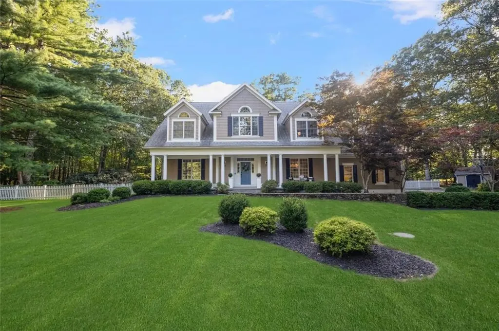 35 David Court East Greenwich RI 02818