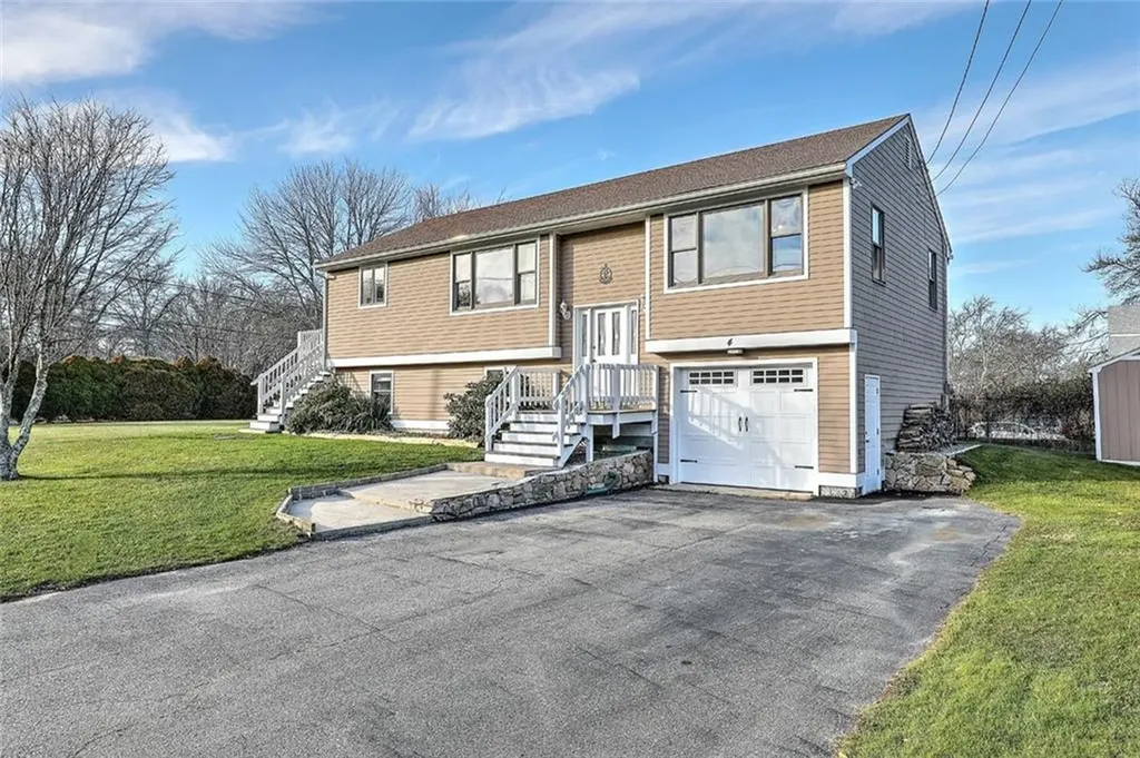 4 Wayne Street Narragansett RI 02882