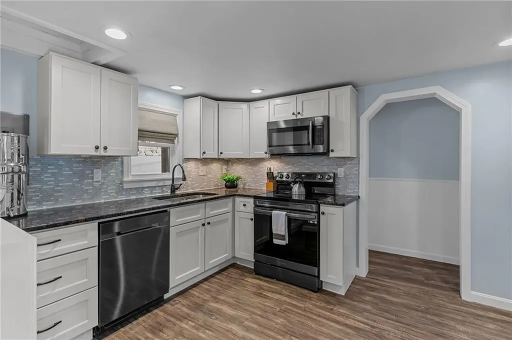 16 Ray Street Coventry RI 02816