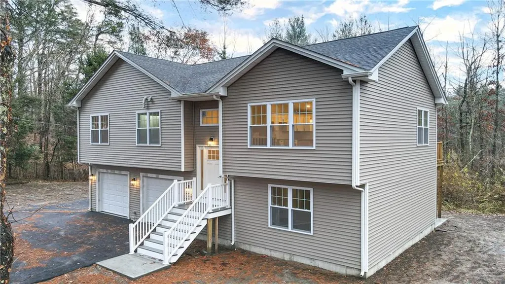 15 Plainfield Pike Foster RI 02825