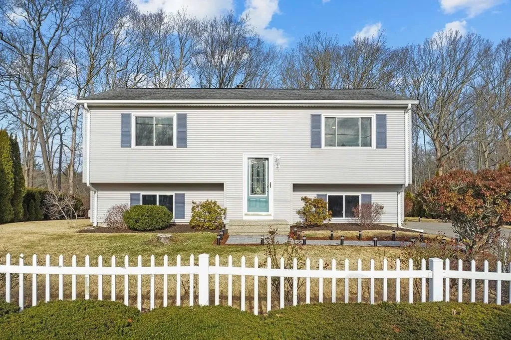 39 Saundra Drive Westerly RI 02891