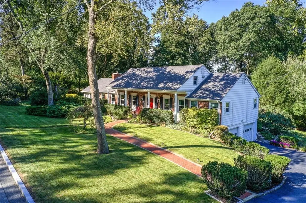 4 Kenmore Way Lincoln RI 02865