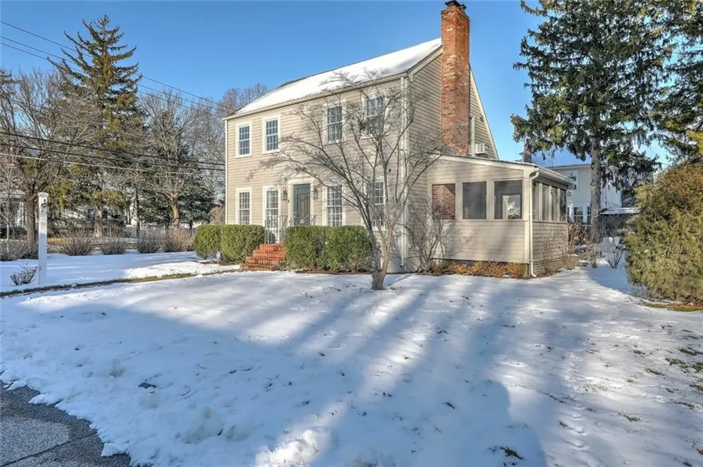 4 Linden Avenue East Providence RI 02916