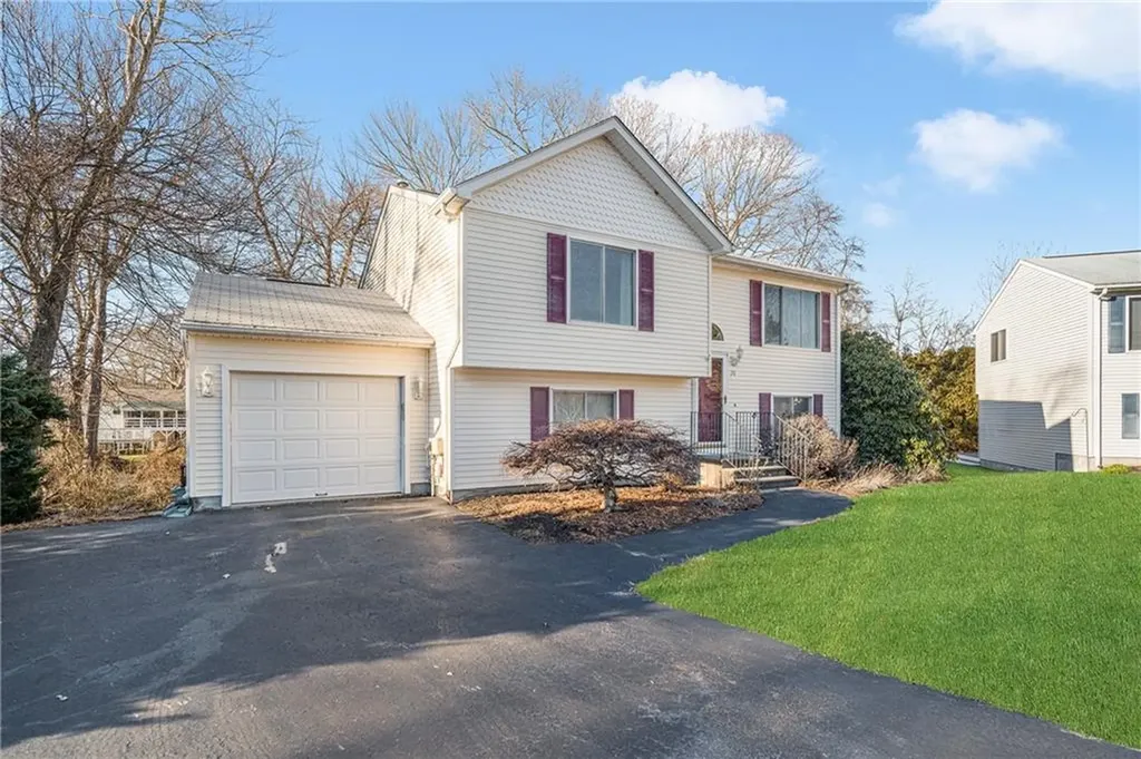 20 Devon Court Warwick RI 02889