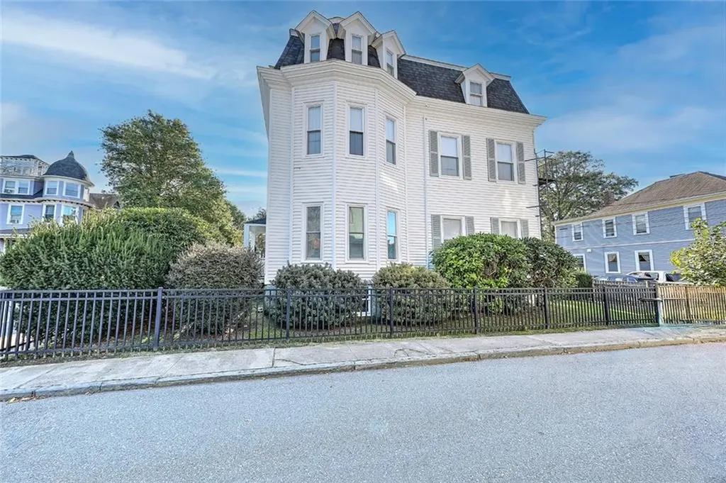 13 Rhode Island Avenue Newport RI 02840