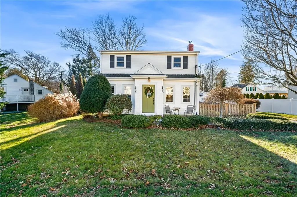 15 Dewey Avenue Tiverton RI 02878