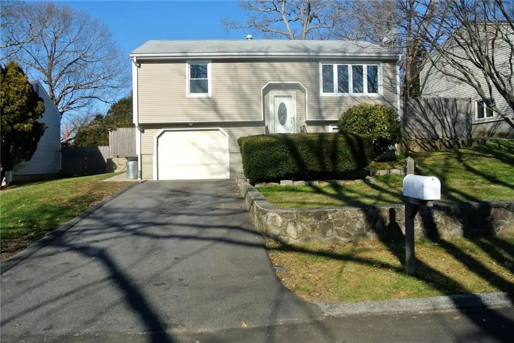 27 Highland Avenue Johnston RI 02919
