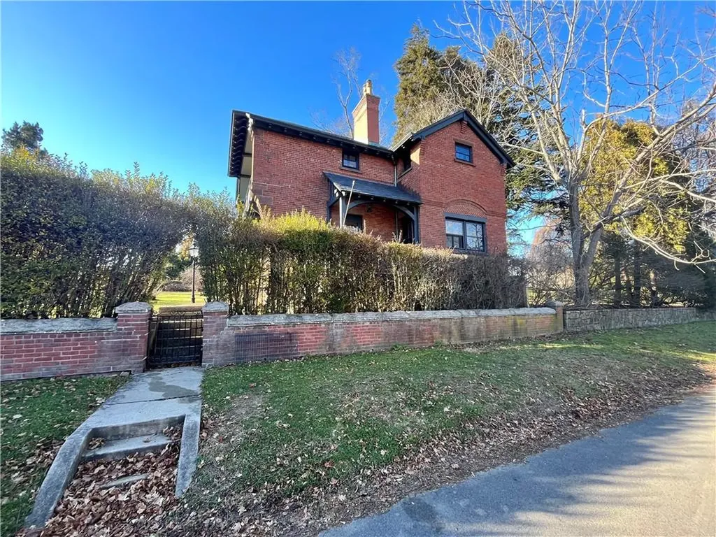 333 Gibbs Avenue Newport RI 02840
