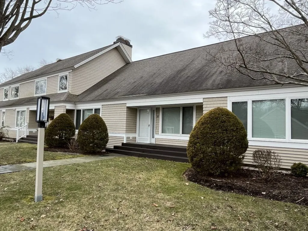 10 Whitney Court Narragansett RI 02882