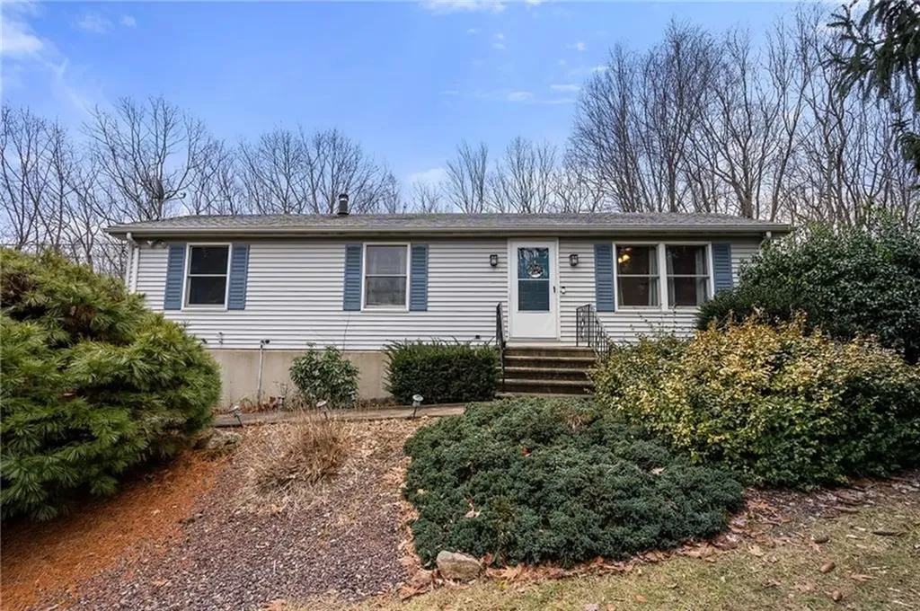 6 Apple Tree Lane Johnston RI 02919