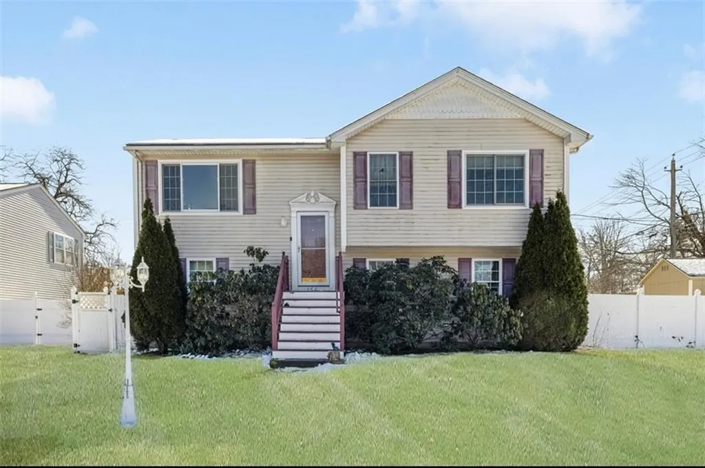 156 Longmeadow Avenue Warwick RI 02889